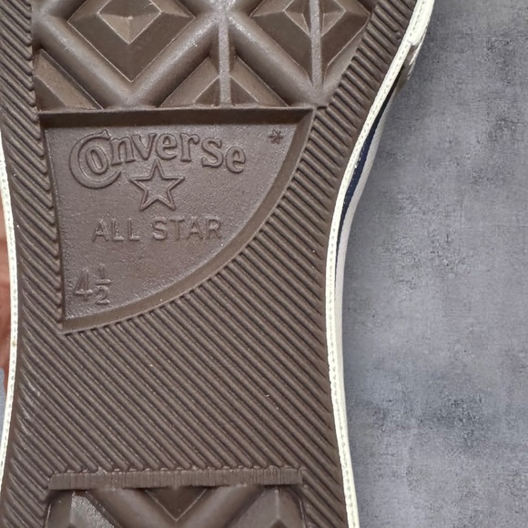 Converse Unisex Brooklyn High-Top Chunk Taylor Sneakers - Picture 12 of 13